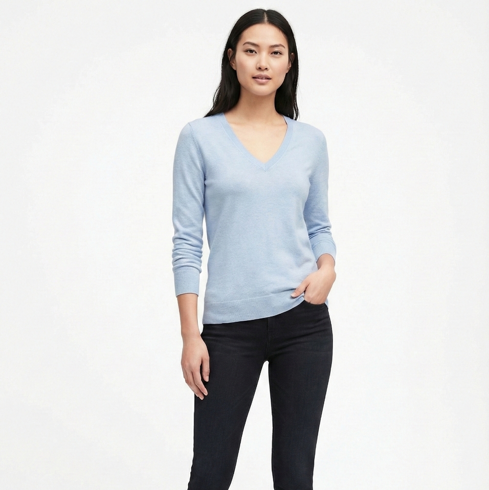 Banana Republic Sky Blue V-Neck Sweater Merino Wool S Minimalist Academia Soft